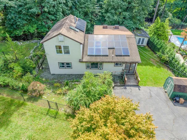 30 N Strawberry Hill Lane N, West Nyack, NY 10994