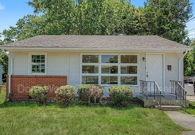 928 Stephens St — Photo 1