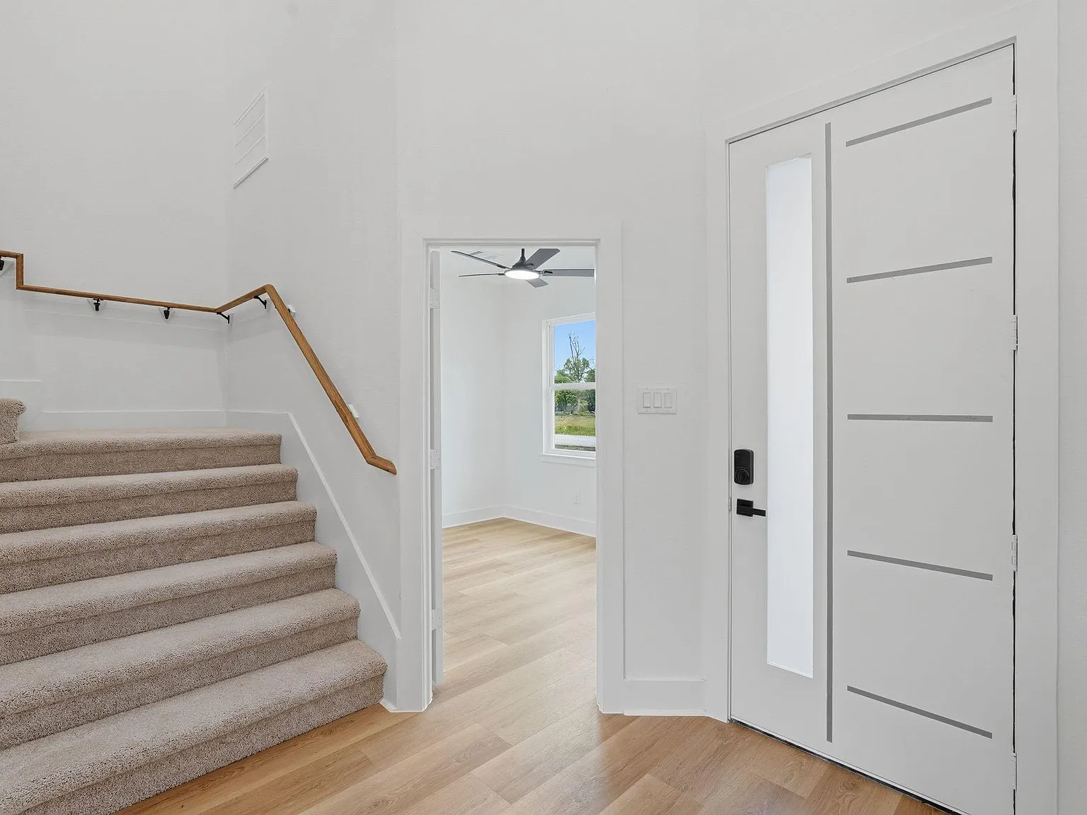4 bed, 3.5 bath, 2500 sqft, $2,600 — Photo 3