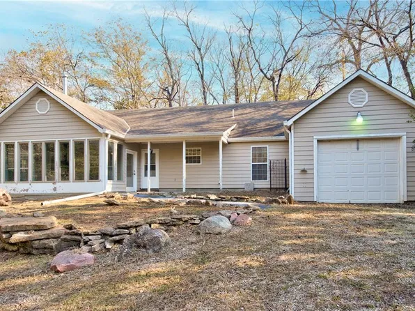 910 E 267th St, Cleveland, MO 64734