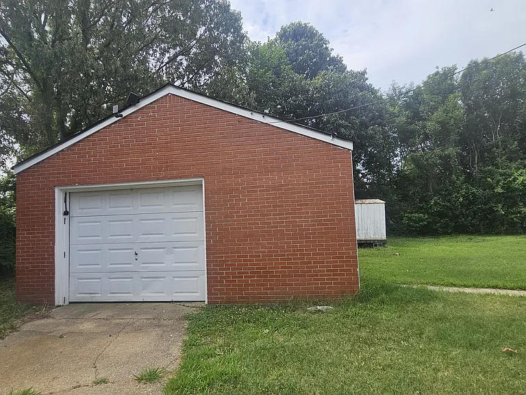 1404 Algona Rd — Photo 8
