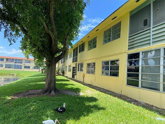 4th image of 20200 NE 29th Ct APT N102
