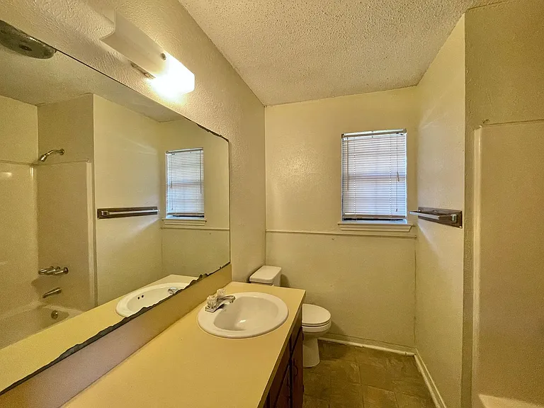 2402 Kirk Cir — Photo 25