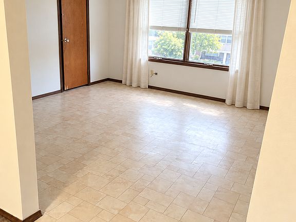 3rd image of 615 W 12th St APT 2