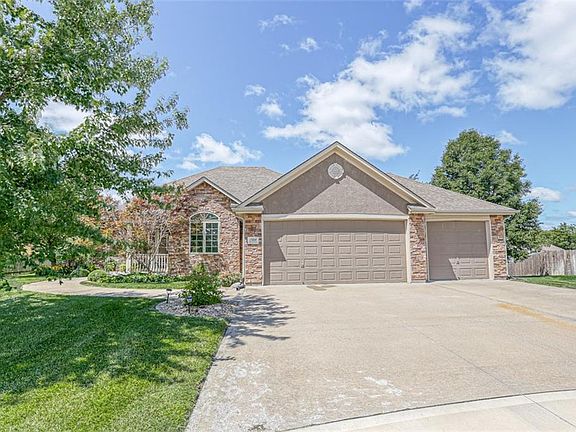 3rd image of 1504 NW Pecan Pl