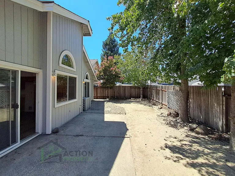 3835 Hunters Glen Pl — Photo 32