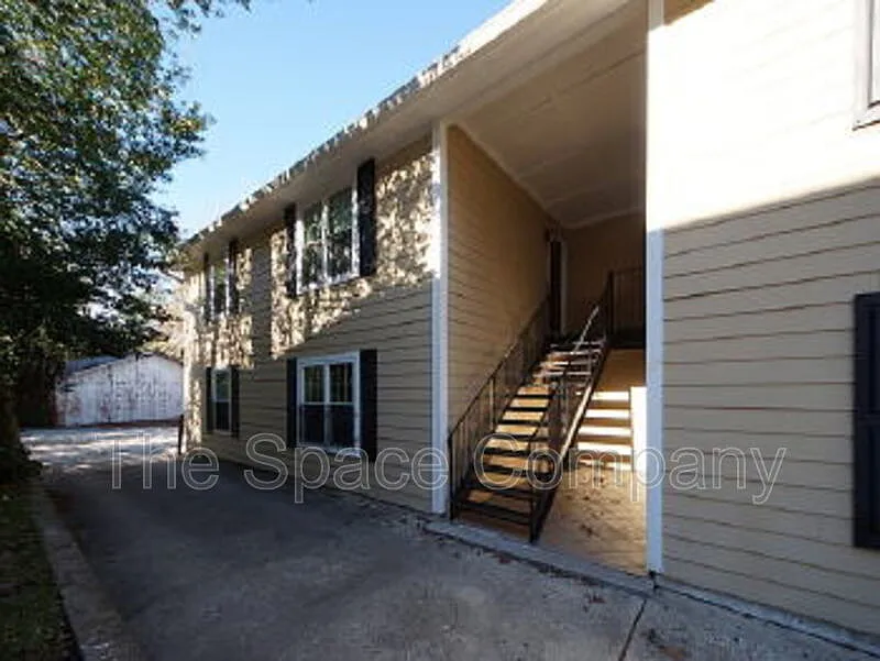2 bed, 1.0 bath, $1,950 — Photo 3