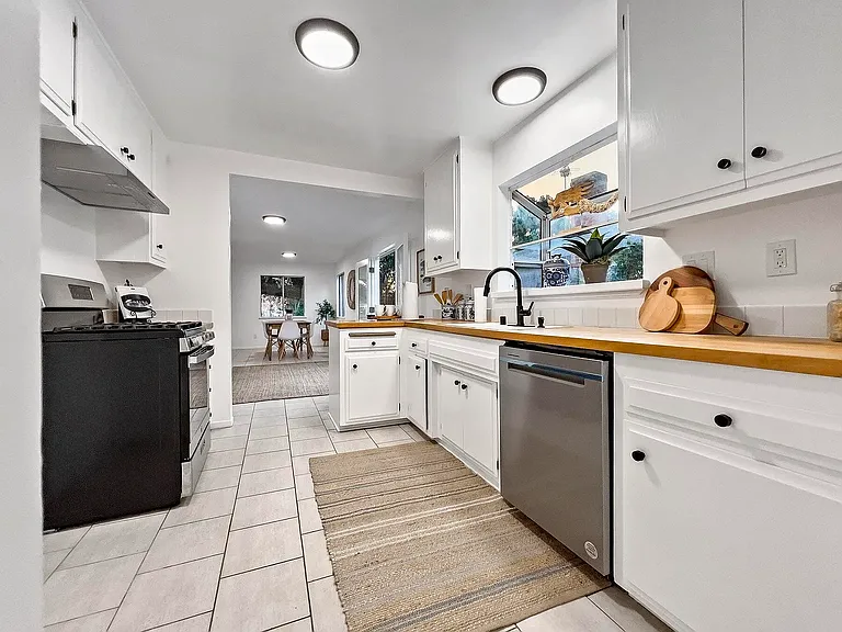 1455 Sterling Ave — Photo 6