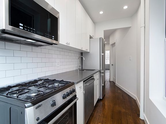 3rd image of 313 E 92nd St Unit 4B