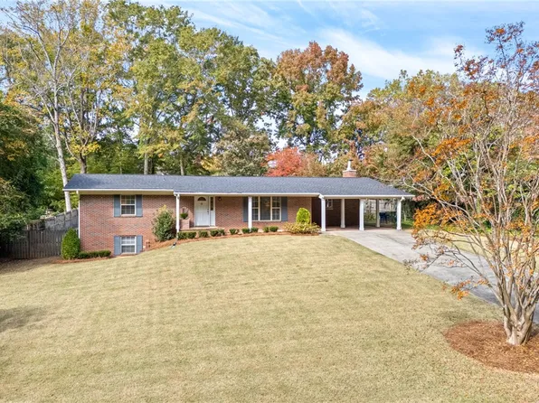 635 Scottwoods Dr, Auburn, AL 36830