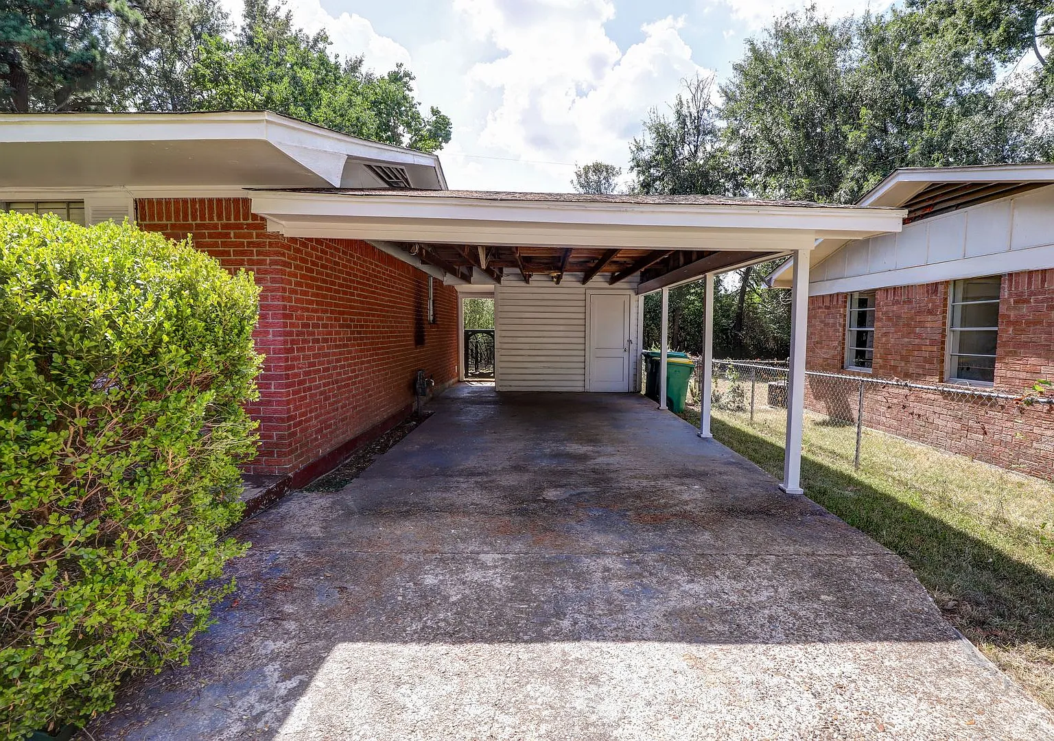 2 Bedroom 1 Bathroom House For Rent — Photo 2