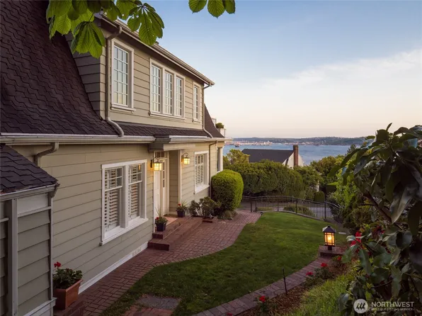 526 W Kinnear Place, Seattle, WA 98119