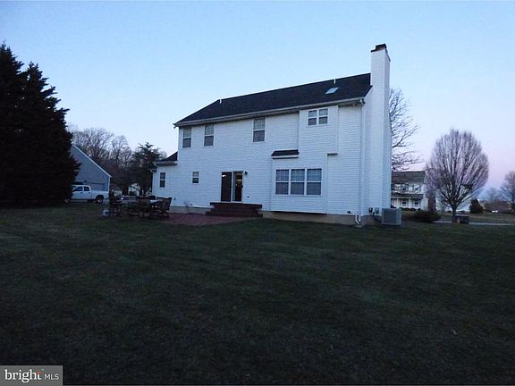 3rd image of 40 Eaton Pl