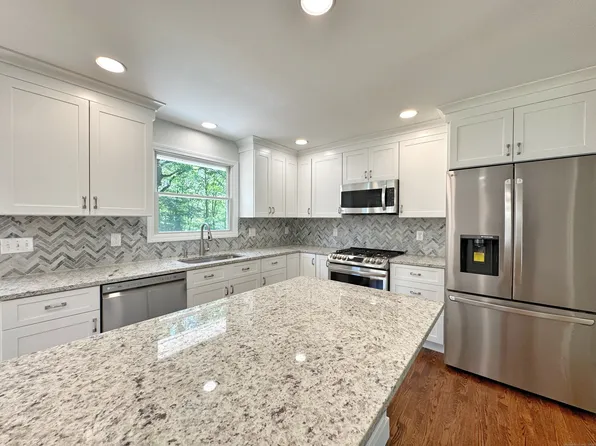 17 Currituck Road, Newtown, CT 06470