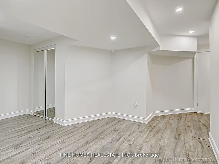 132 Purcell Cres #LOWER — Photo 7