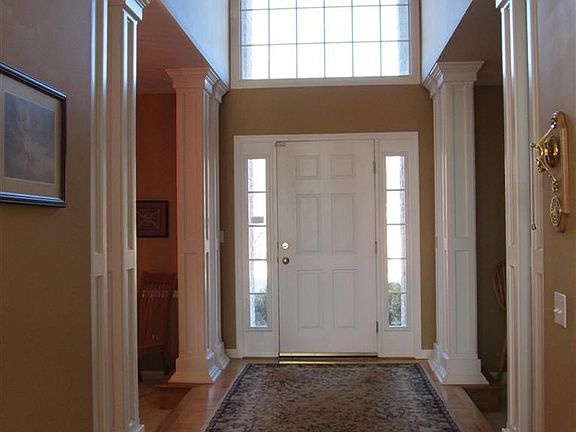5th image of 704 W Castlebury Cir