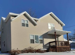 913 N 11th St, Manitowoc, WI 54220