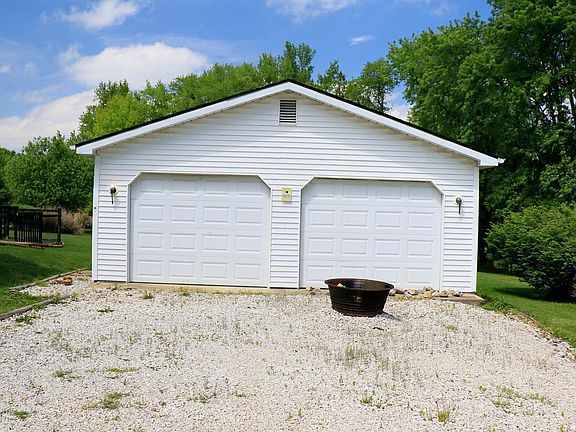 2nd image of 801 E Jasper Rd