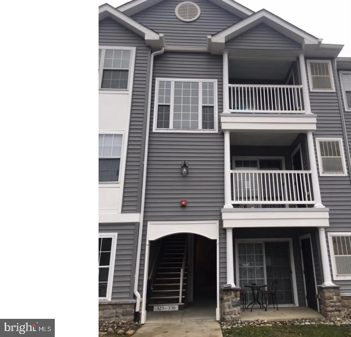 3 bed, 1274 sqft, $2,300 — Photo 2