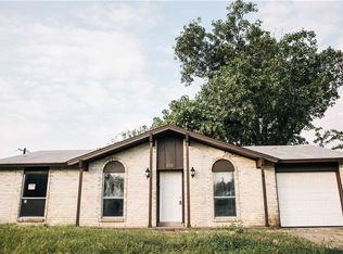 512 Shorecrest Dr, Garland, TX 75040