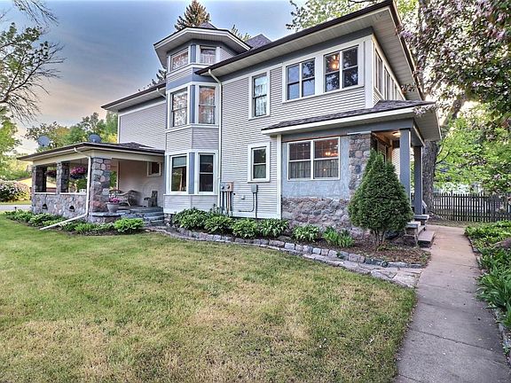 4th image of 419 4th Ave NE