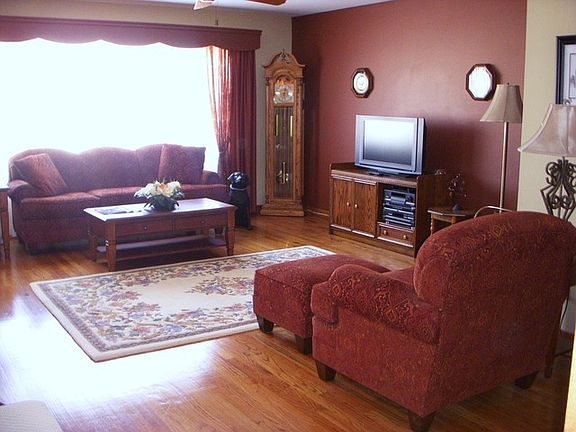 5th image of 427 Lakeview Dr