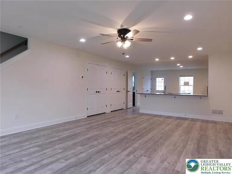 1549 Burkhardt St #C — Photo 15