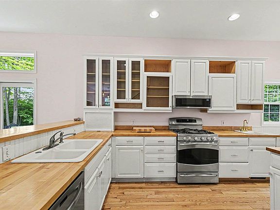 4th image of 1035 Autumn Ln