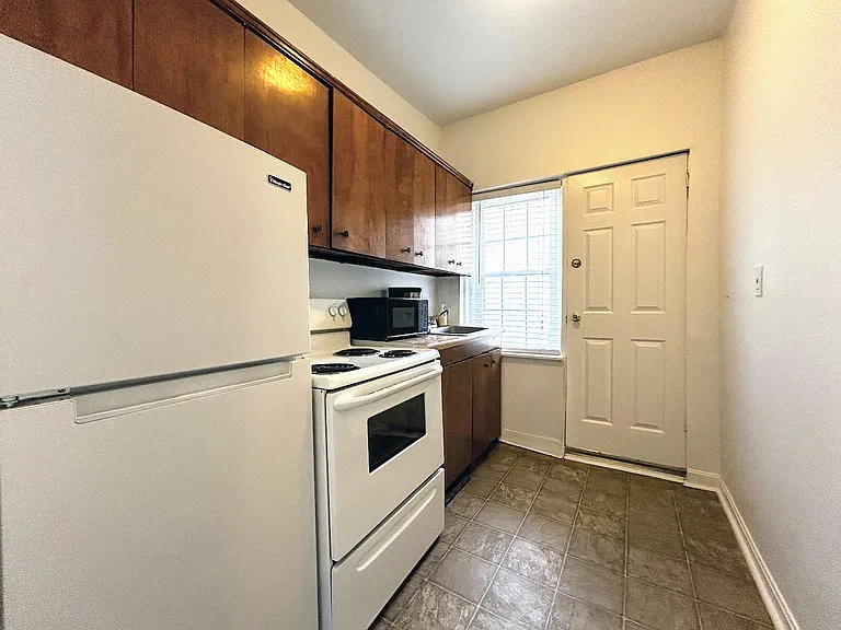 1544 Independence Ave SE #4 — Photo 9