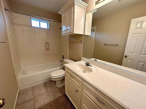 4th image of 430 Cherry Laurel Dr