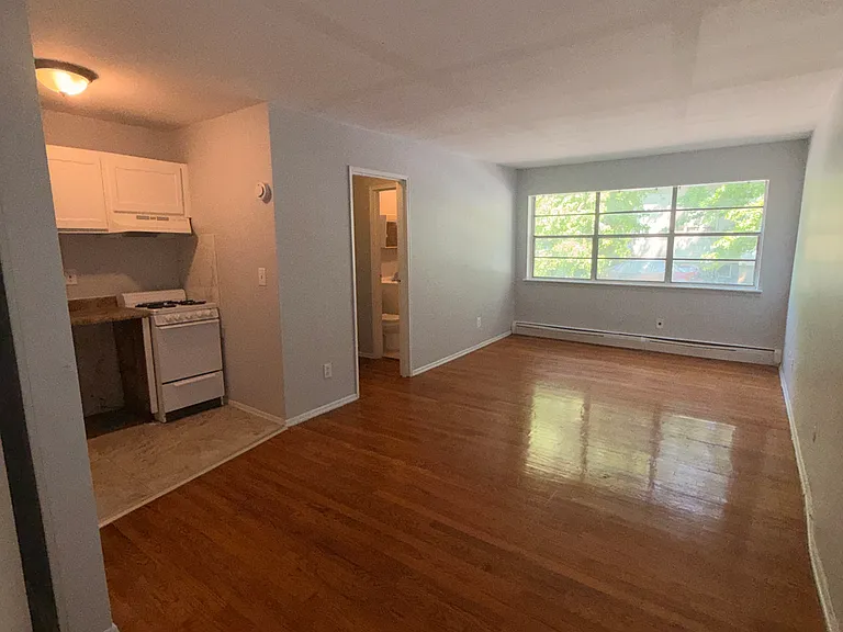 70 E Park St — Photo 3
