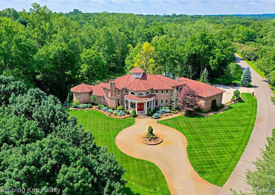 255 Camelot Way, Rochester, MI 48306 MLS 2210055047 Zillow