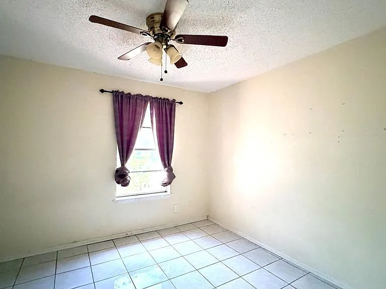 63 Calgary Ct — Photo 17