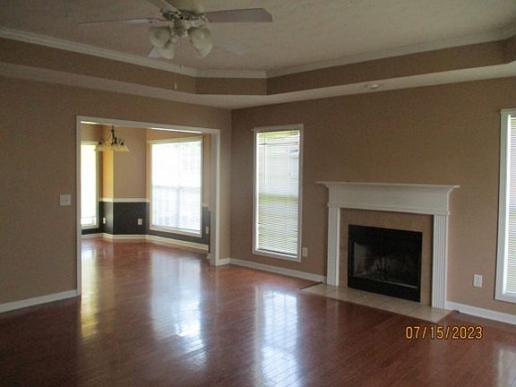 3rd image of 52 Lincolnshire Ln