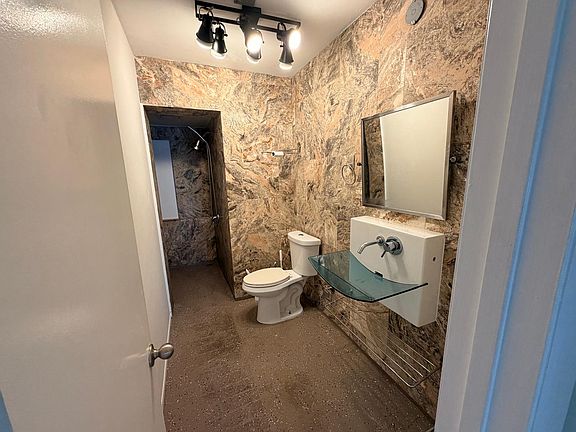 5th image of 1618 NE 33rd St #B