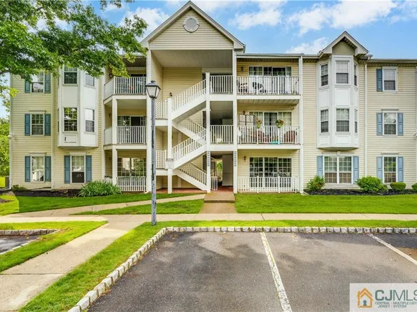 298 Wimbeldon Ct, North Brunswick, NJ 08902