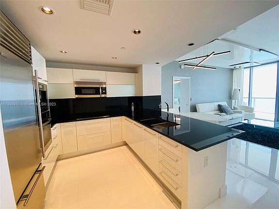 4th image of 17121 Collins Ave APT 907