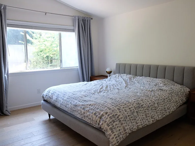 11711 NE 107th Pl — Photo 12