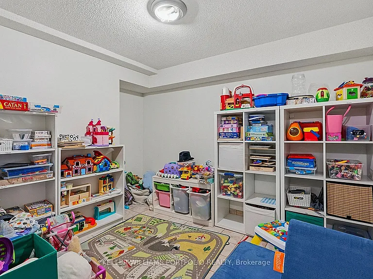 73 Jessica Gdns — Photo 44