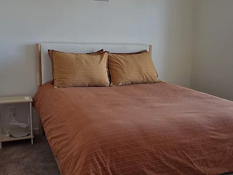 Bedroom 2 queen bed