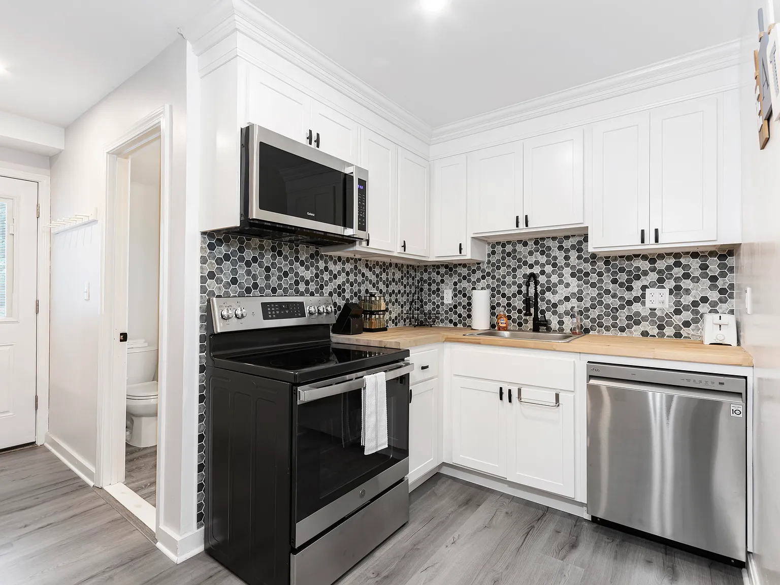 224 Lafayette Rd — Photo 4