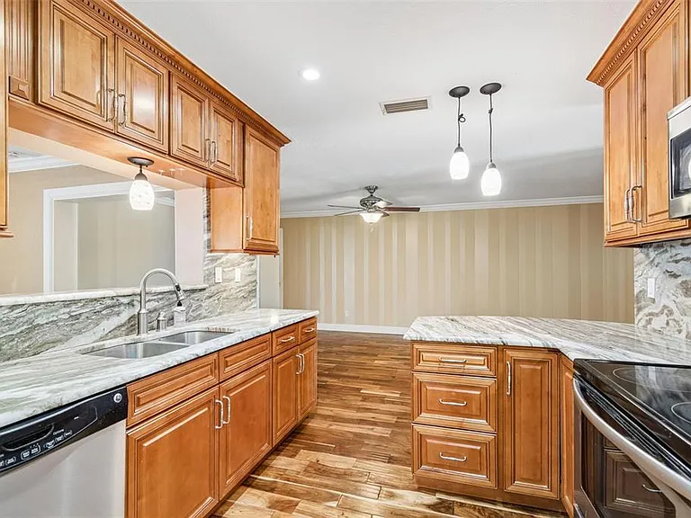 1230 15th Ct SW — Photo 10