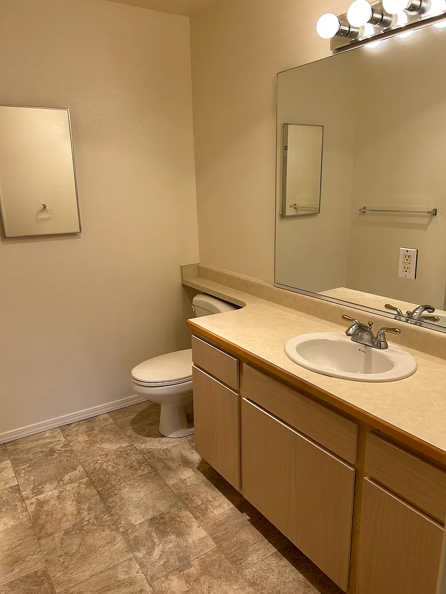 Building Photo - 5333 15th Ave S #3K