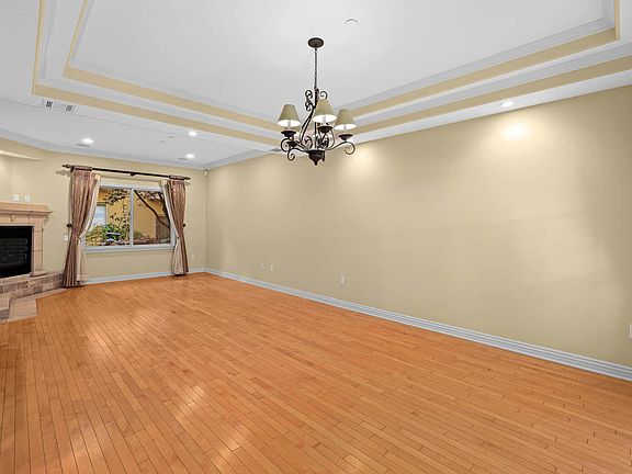 5th image of 845 S Marengo Ave APT 5