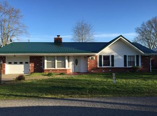 44 Cannery Ln, Winfield, WV 25213