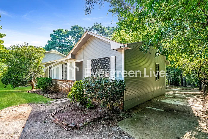 3 bed, 2.0 bath, 1168 sqft, $1,295 — Photo 2