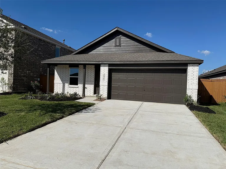 2527 Night Emerald Dr — Photo 1
