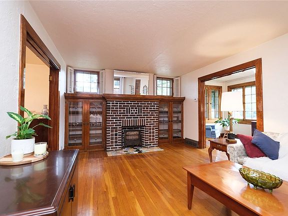 4th image of 302 Delaware Ave