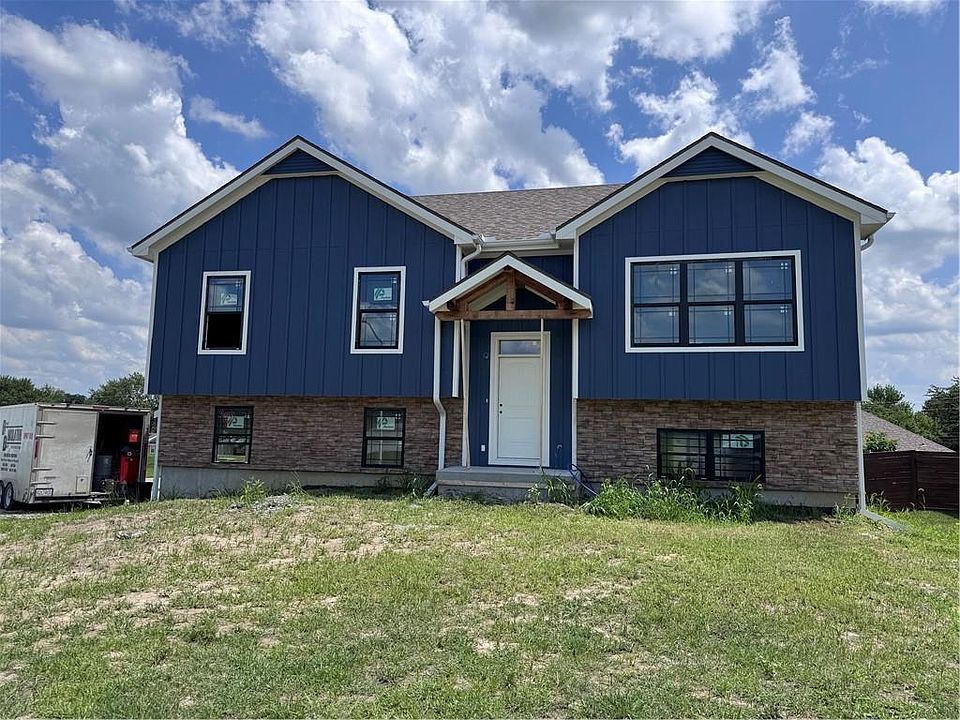 1st image of 302 Lykins Ln