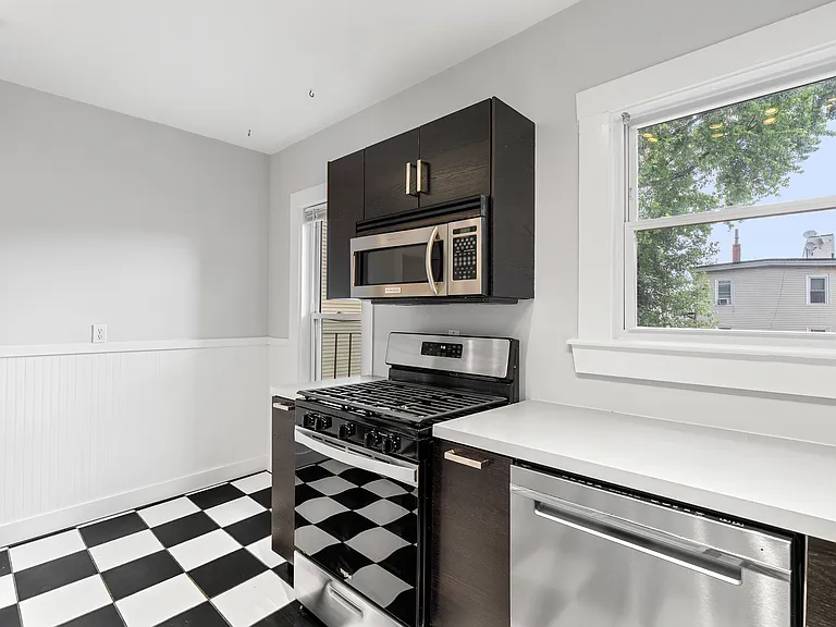 72 Mozart St — Photo 6